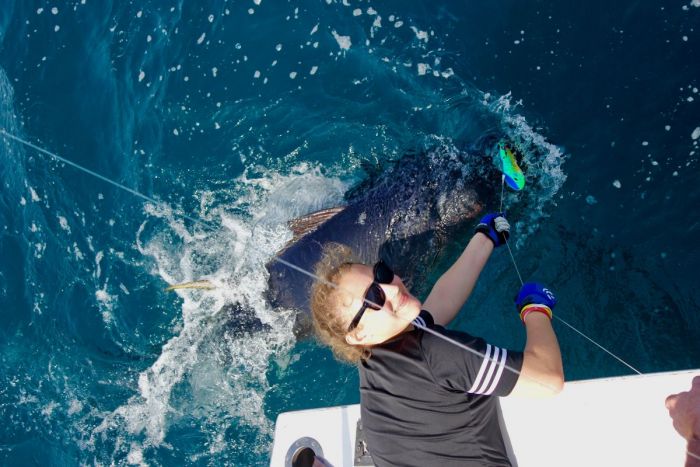 Thon rouge record (450 lb) pour Cécile 14 ans