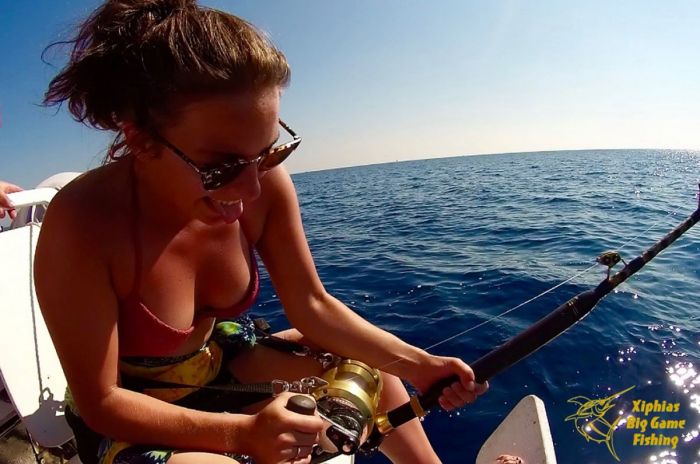 les femmes pêchent le thon rouge