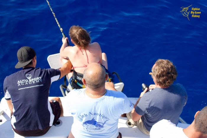 les femmes pêchent le thon rouge