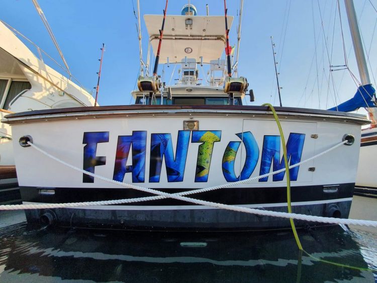 Pêche en mer sur le bateau charter FANTOM